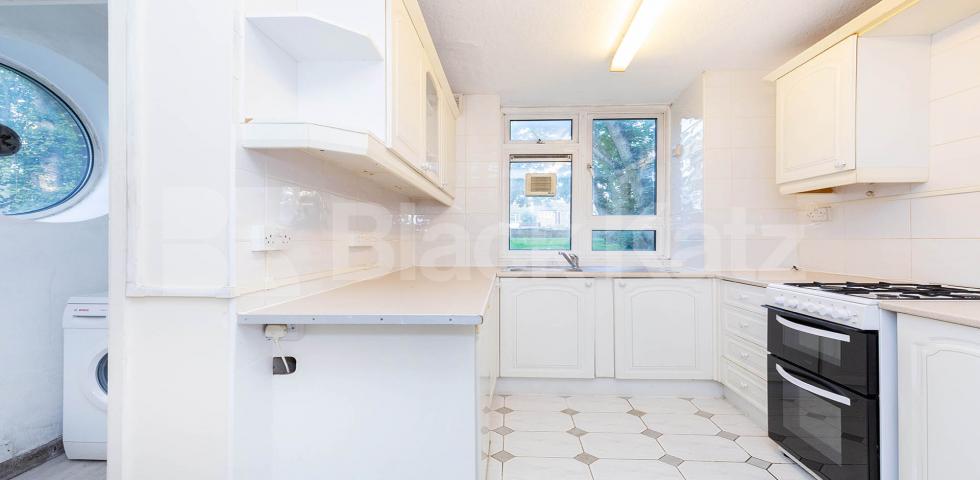 			4 BEDROOMS PLUS LOUNGE! , 4 Bedroom, 1 bath, 1 reception Flat			 Dormans Way, SWISS COTTAGE